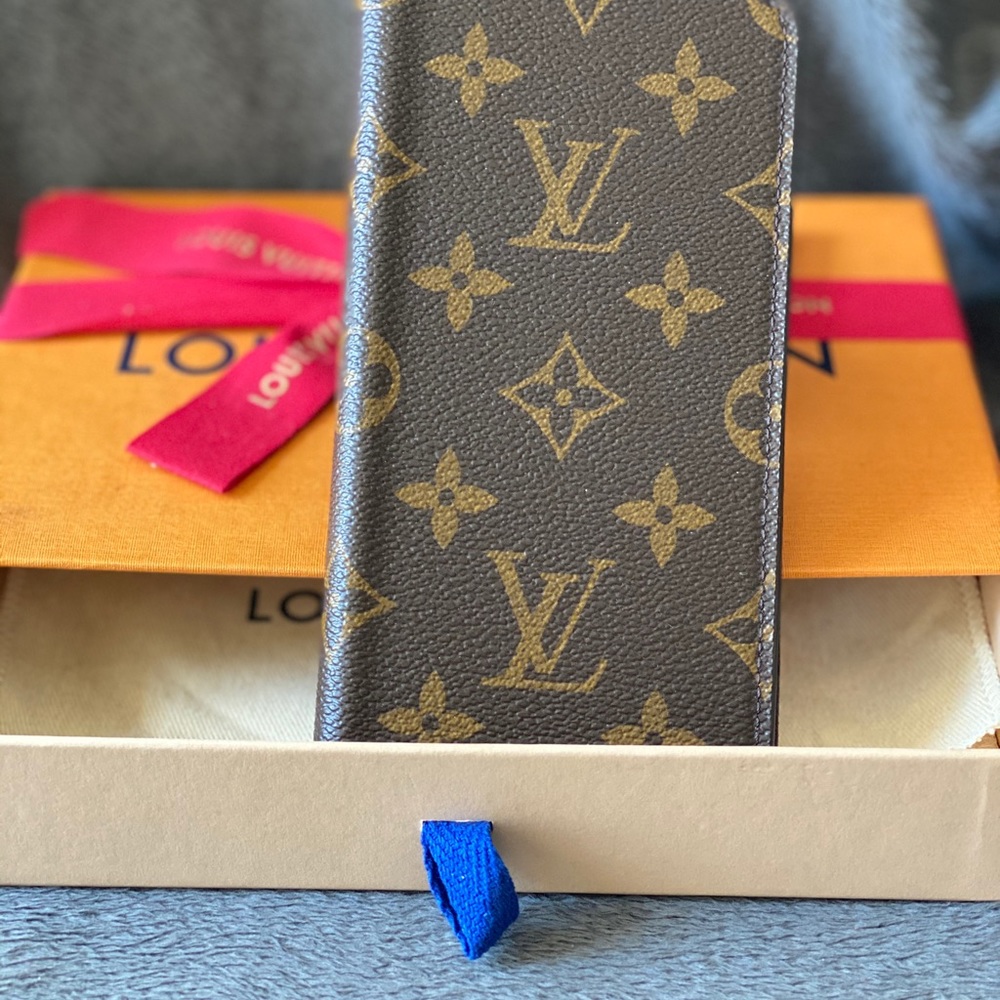 **Authentic Louis Vuitton iPhone Xs max folio case